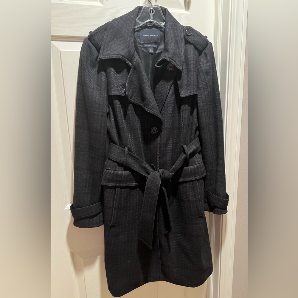 MENSWEAR-INSPIRED TRENCH COAT